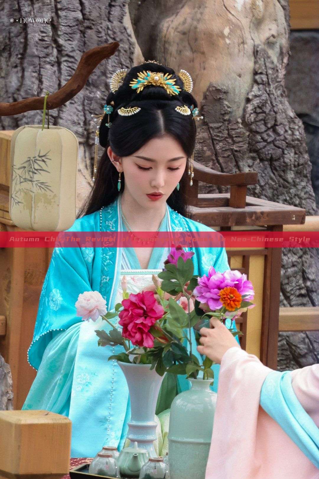 Autumn Chic:The Revival of Cheongsam Women in Neo-Chinese Style