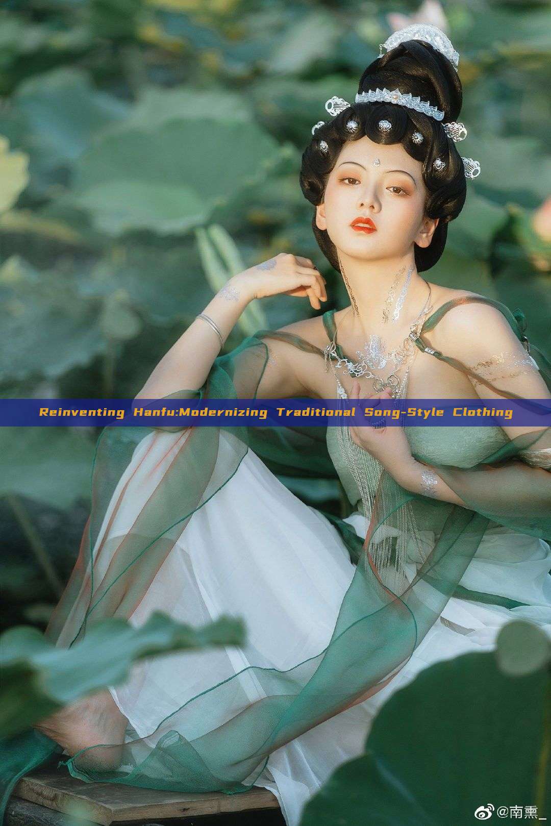 Reinventing Hanfu:Modernizing Traditional Song-Style Clothing
