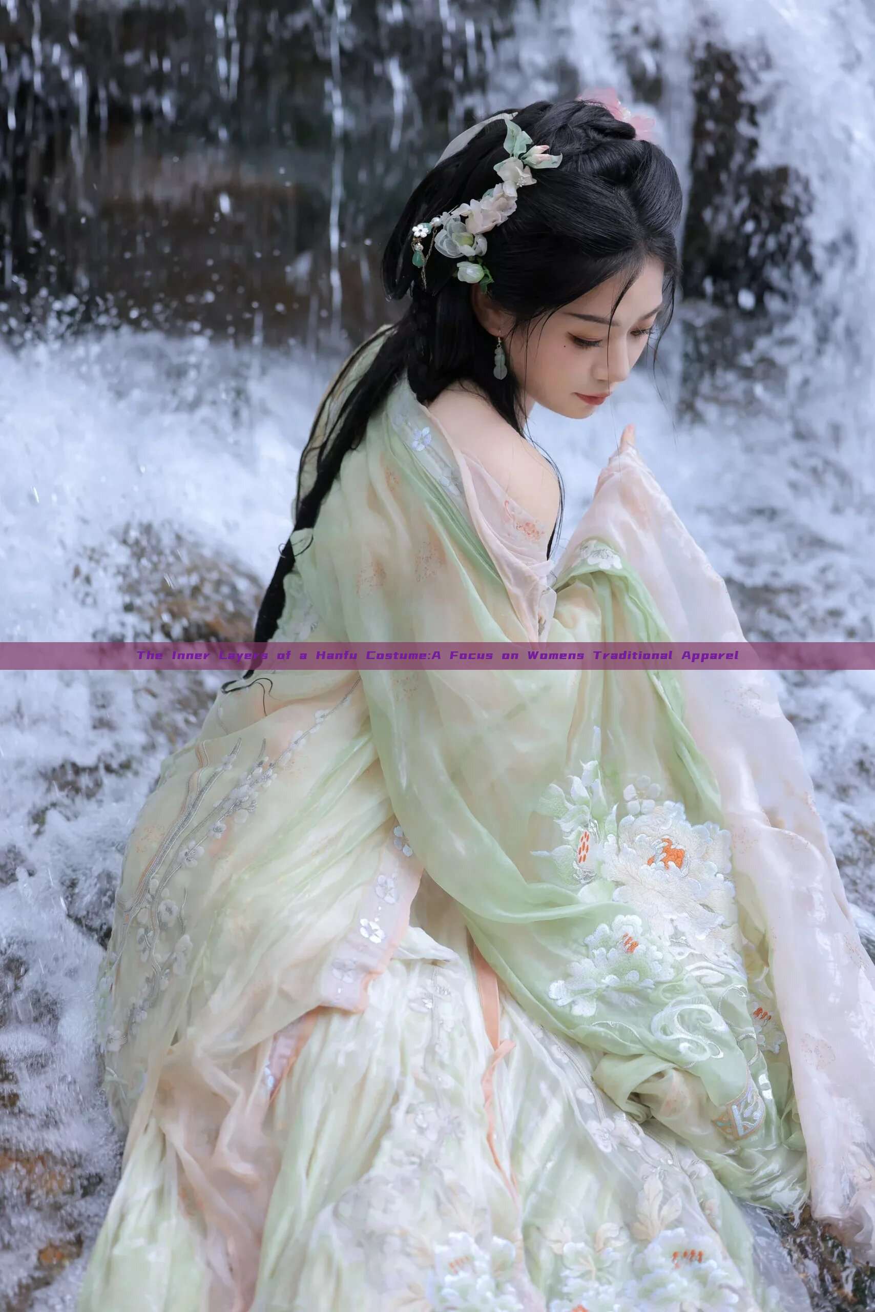 The Inner Layers of a Hanfu Costume:A Focus on Womens Traditional Apparel