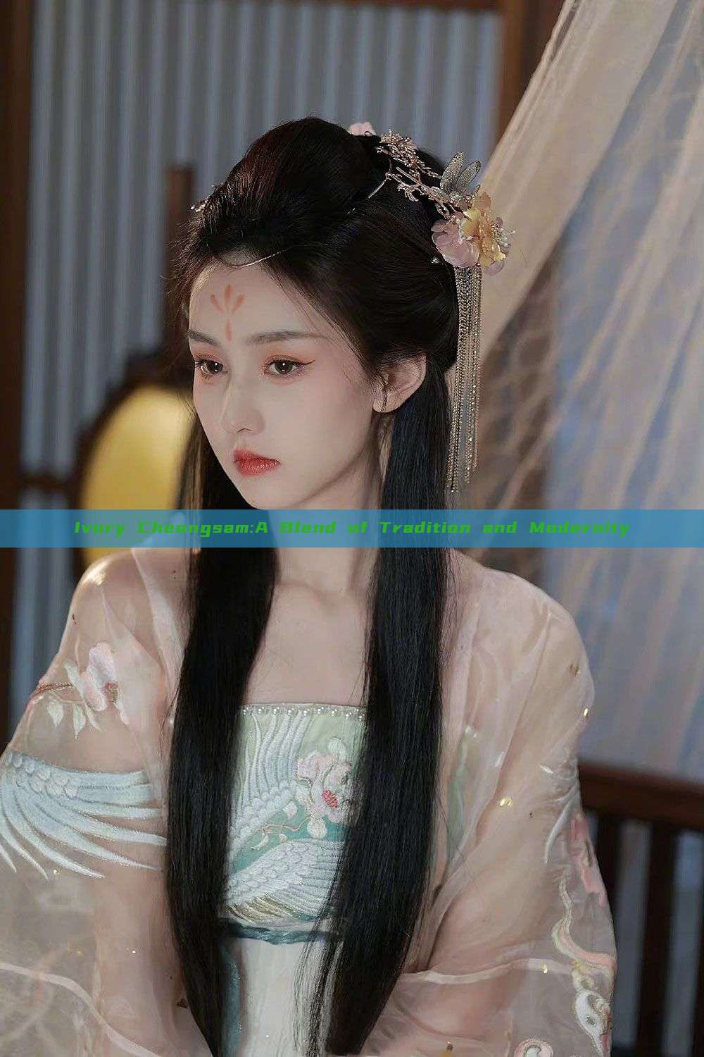Ivory Cheongsam:A Blend of Tradition and Modernity
