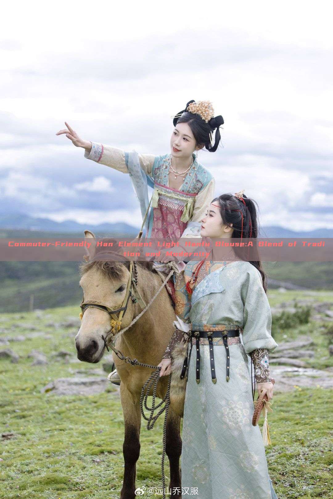 Commuter-Friendly Han Element Light Hanfu Blouse:A Blend of Tradition and Modernity