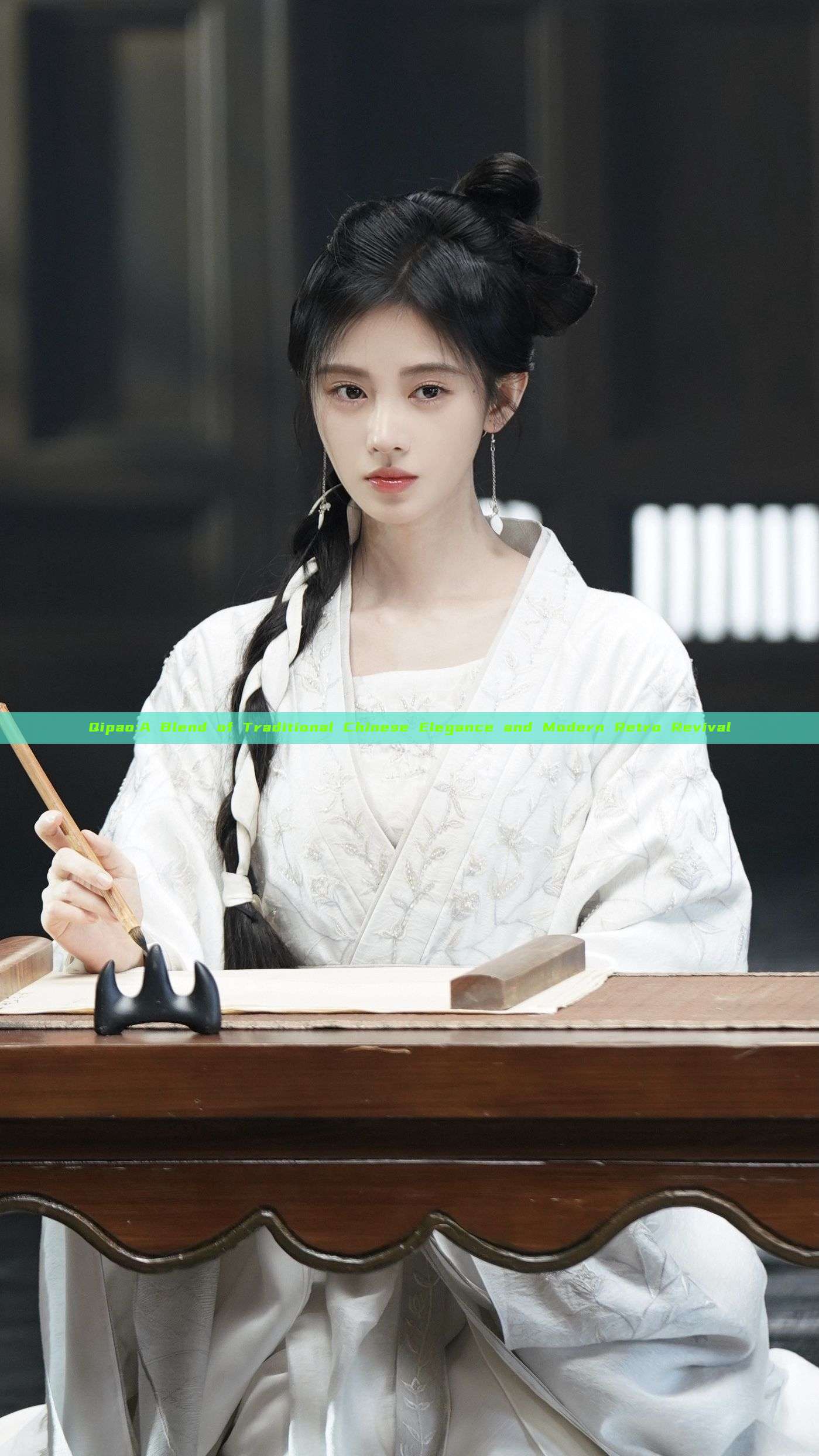 Qipao:A Blend of Traditional Chinese Elegance and Modern Retro Revival