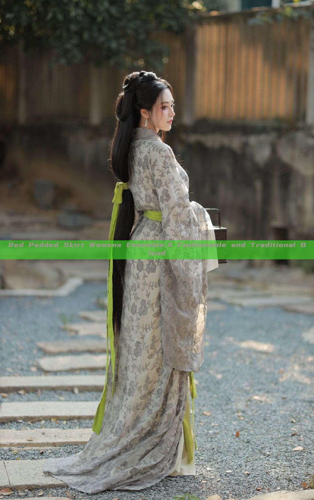 Red Padded Skirt Womens Ensemble:A Fashionable and Traditional Blend