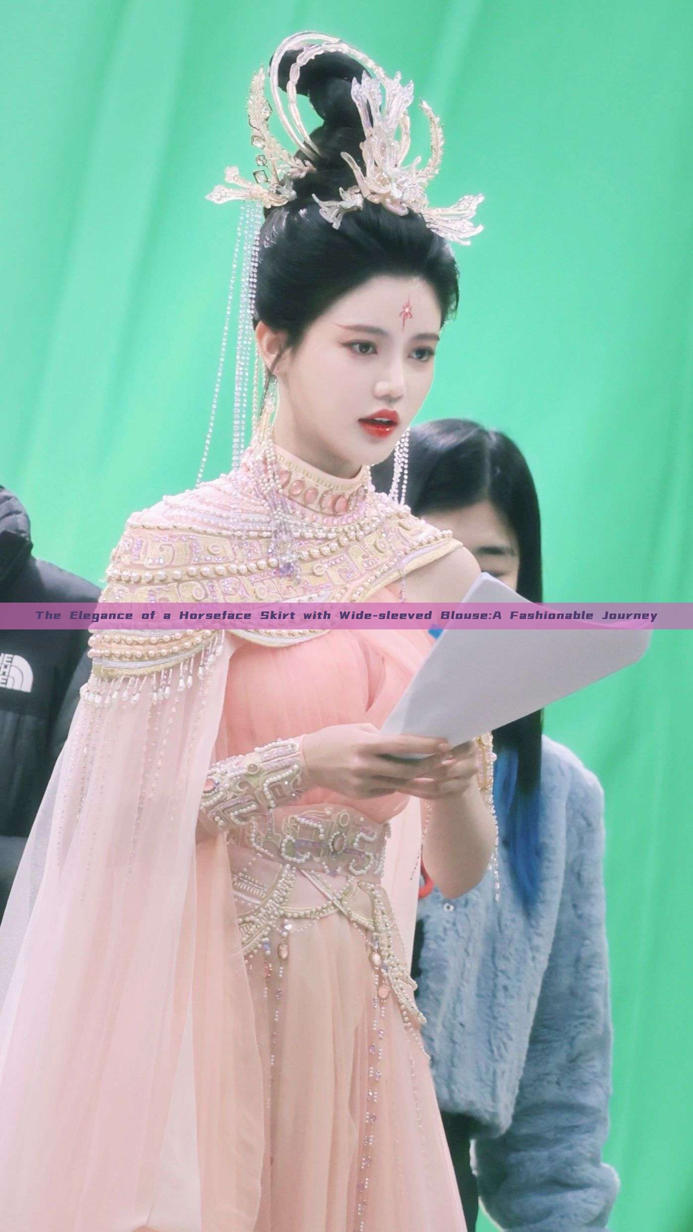 The Elegance of a Horseface Skirt with Wide-sleeved Blouse:A Fashionable Journey