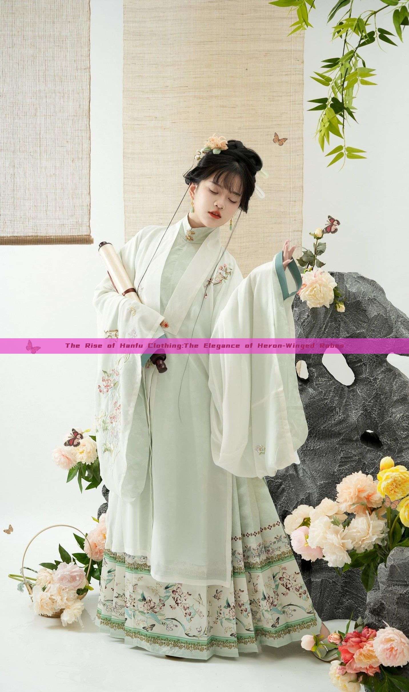 The Rise of Hanfu Clothing:The Elegance of Heron-Winged Robes