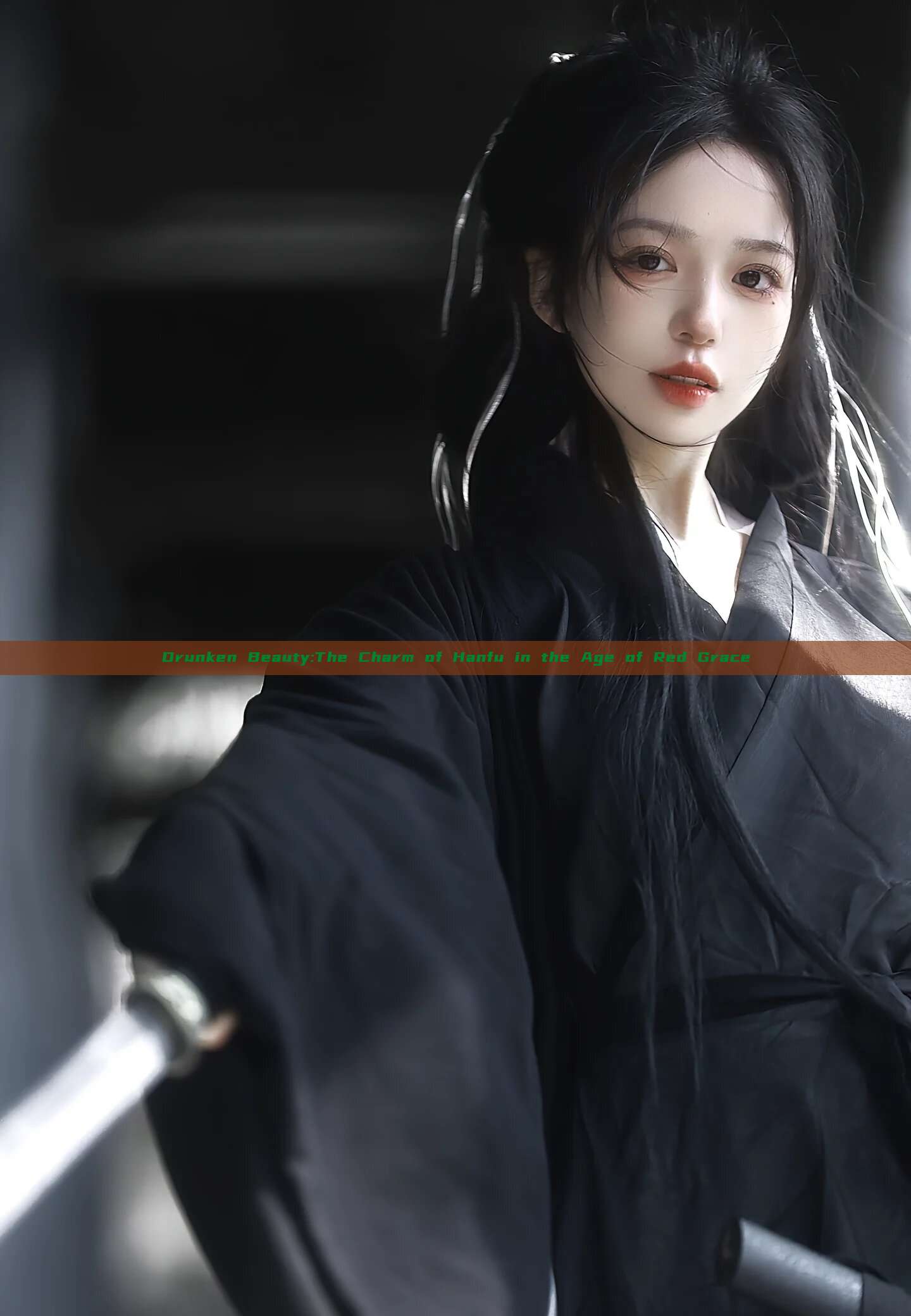 Drunken Beauty:The Charm of Hanfu in the Age of Red Grace Drunken Beauty:The Charm of Hanfu in the Age of Red Grace