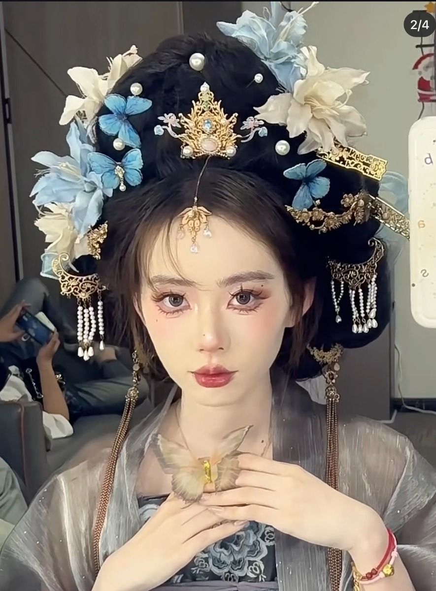 The Enchantment of Traditional Chinese童装汉服 for Girls The Enchantment of Traditional Chinese童装汉服 for Girls