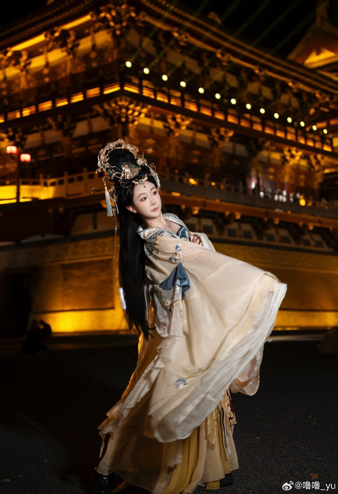 The Qiangqi 霸氣)and Gaoling 高冷)of a Hanfu 汉服)Female Warrior