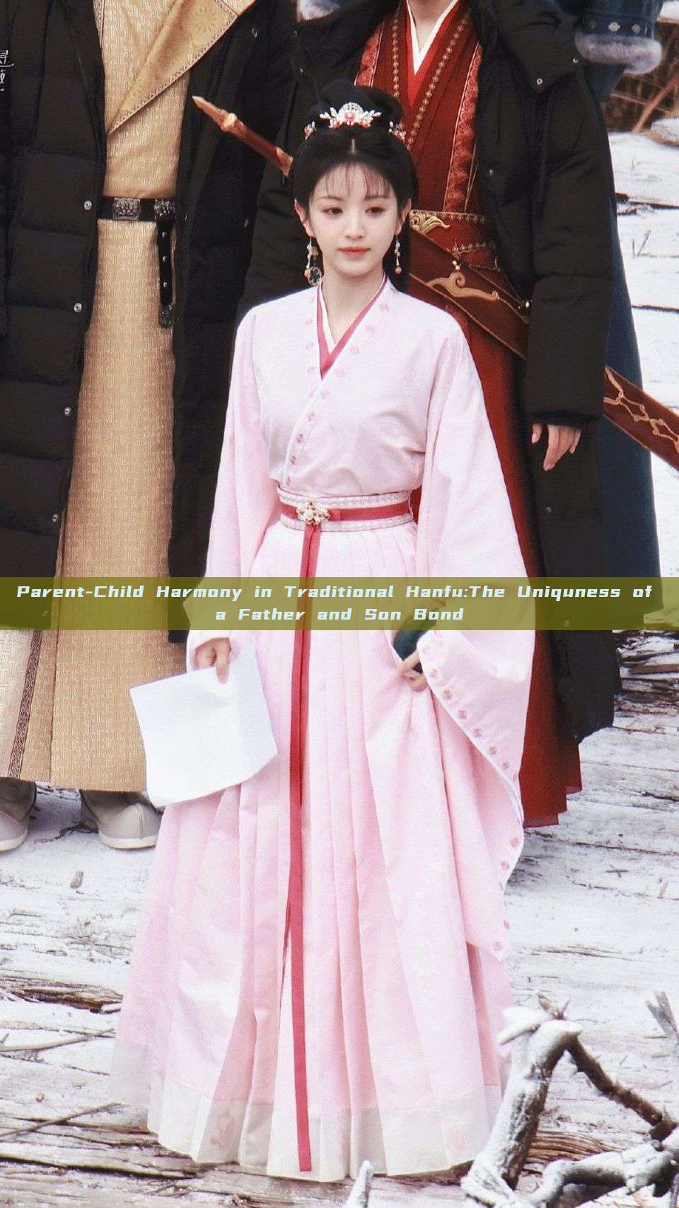 Parent-Child Harmony in Traditional Hanfu:The Uniquness of a Father and Son Bond