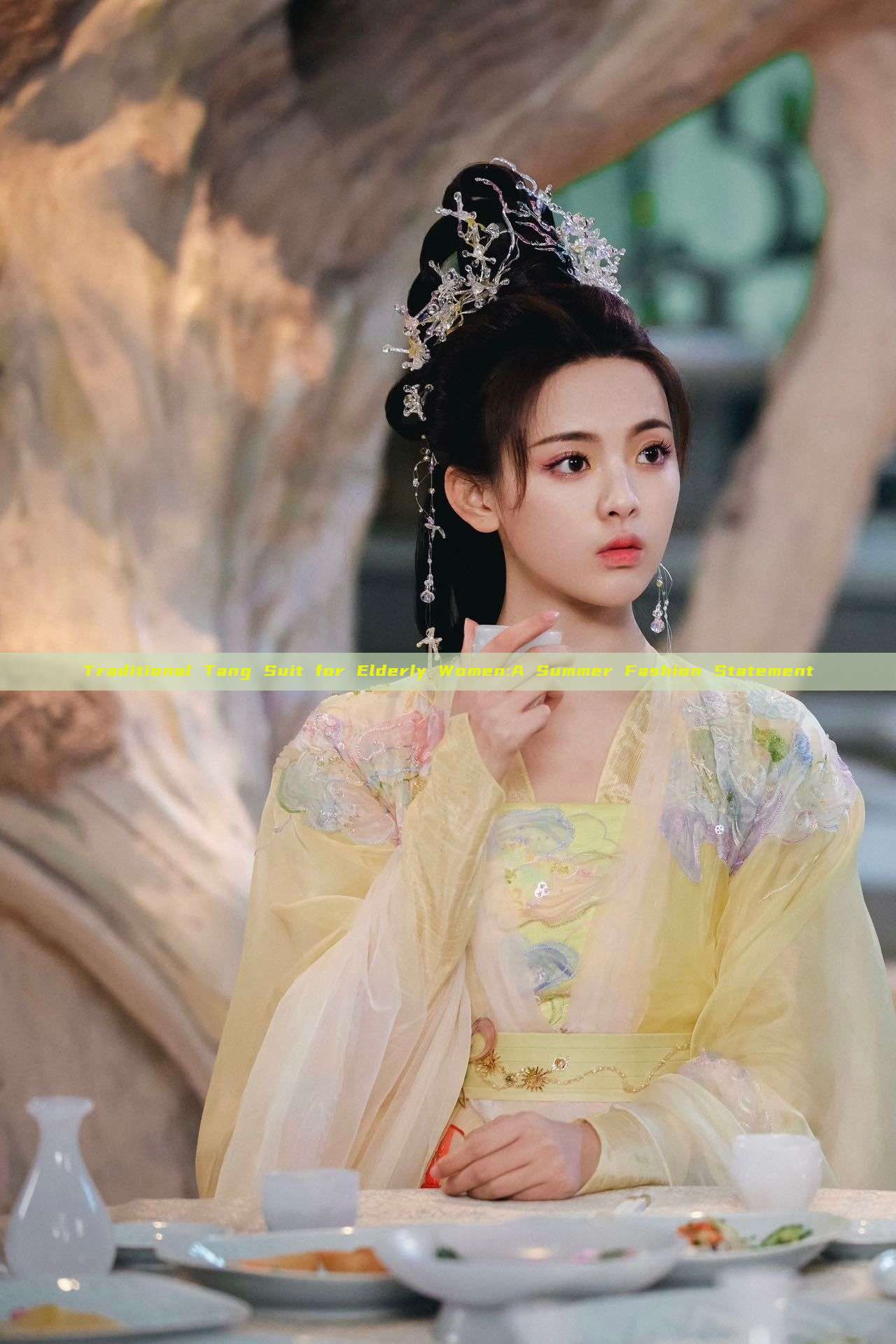 Traditional Tang Suit for Elderly Women:A Summer Fashion Statement Traditional Tang Suit for Elderly Women:A Summer Fashion Statement