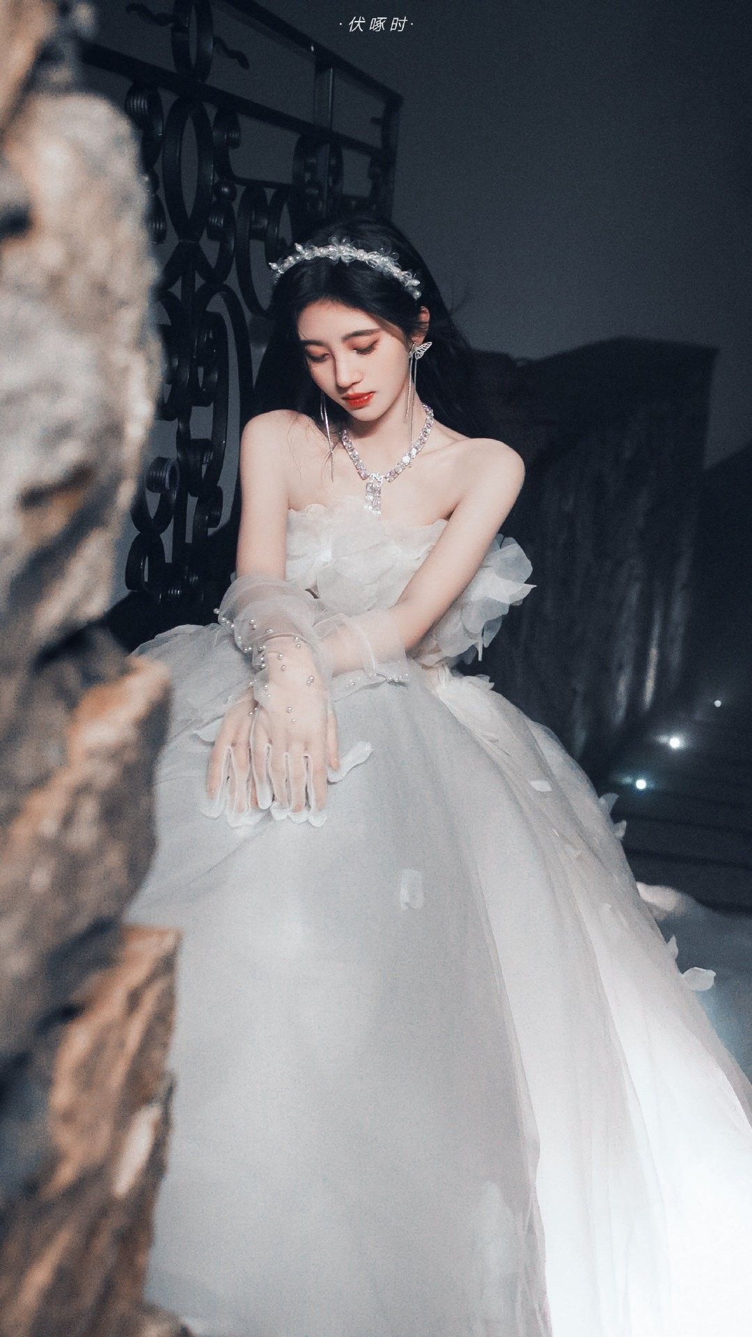 Elegant Splendor of Original Hanfu at Night:Zizi Streams Flute and Song