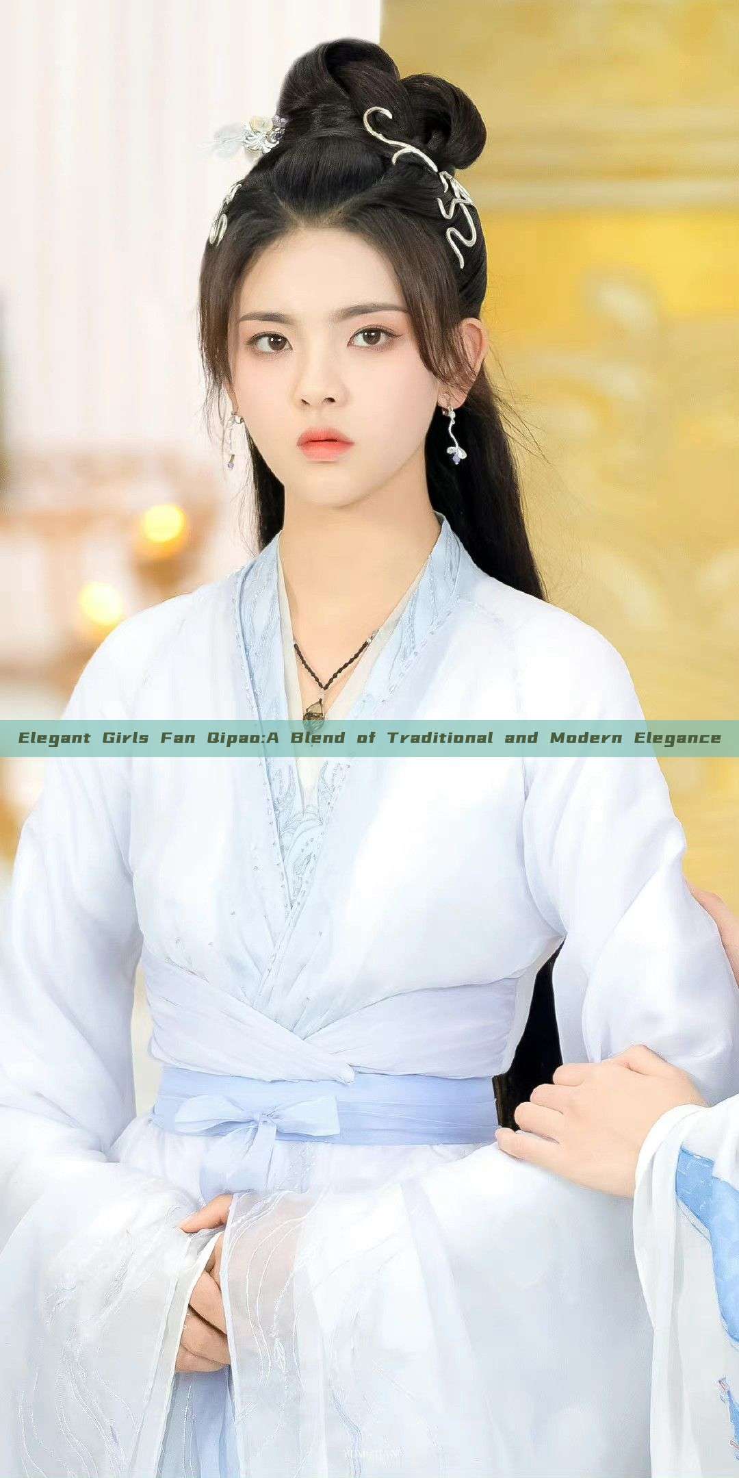 Elegant Girls Fan Qipao:A Blend of Traditional and Modern Elegance