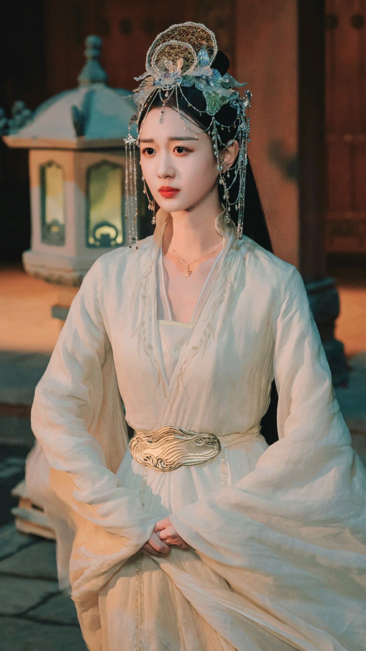 Winter Warmth in Ancient Hanfu Hooded Robe for Women