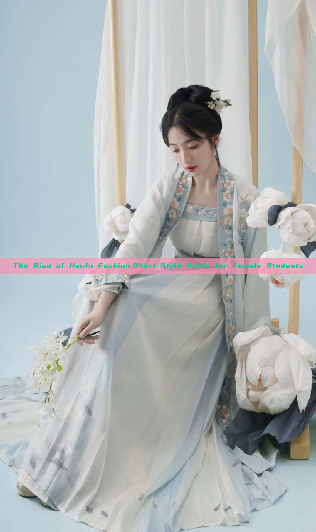 The Rise of Hanfu Fashion:Short-Style Hanfu for Female Students The Rise of Hanfu Fashion:Short-Style Hanfu for Female Students