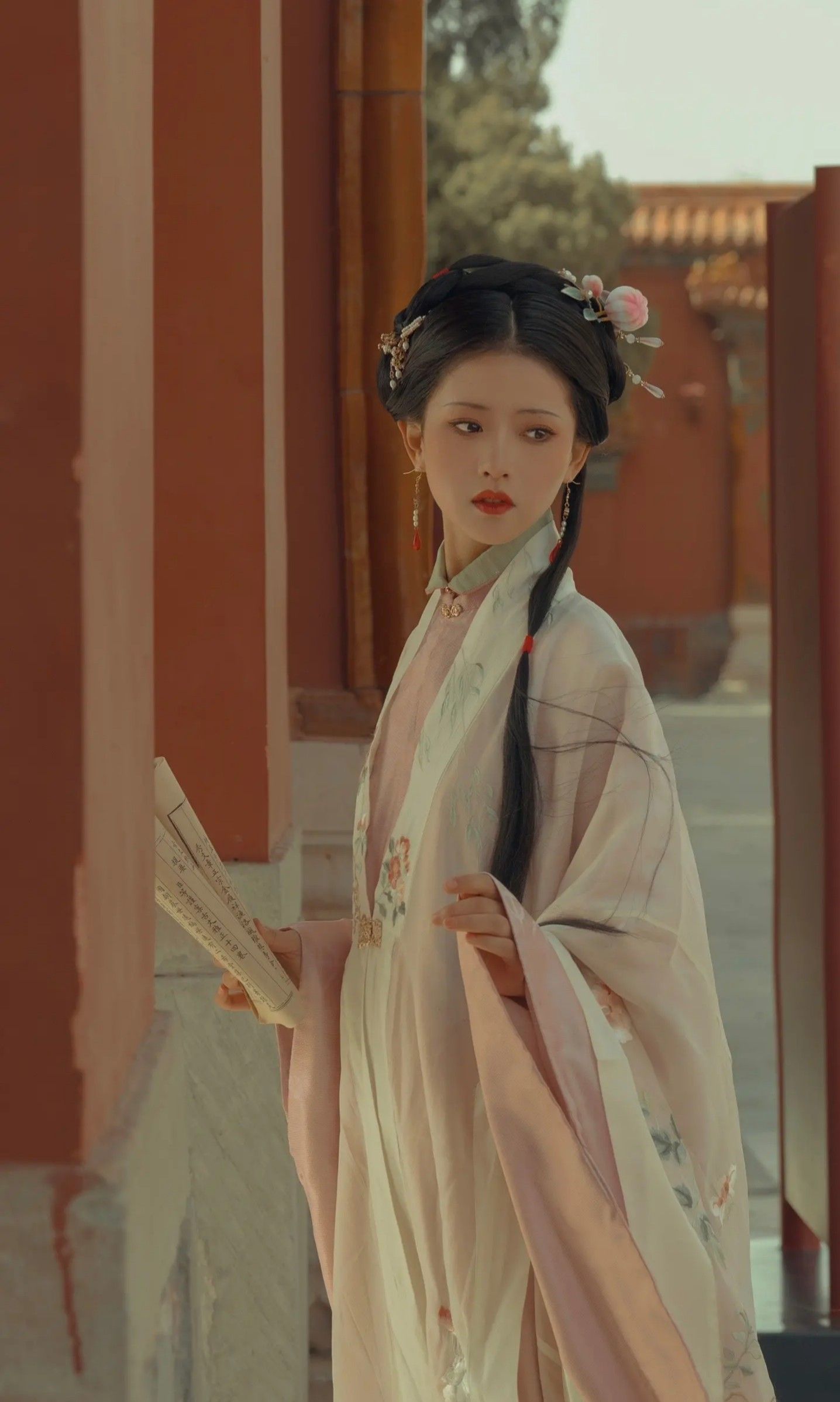Reinventing the Charm of Cheongsam:The Lovely Evolution of a Traditional Icon