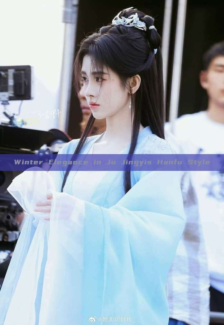 Winter Elegance in Ju Jingyis Hanfu Style Winter Elegance in Ju Jingyis Hanfu Style