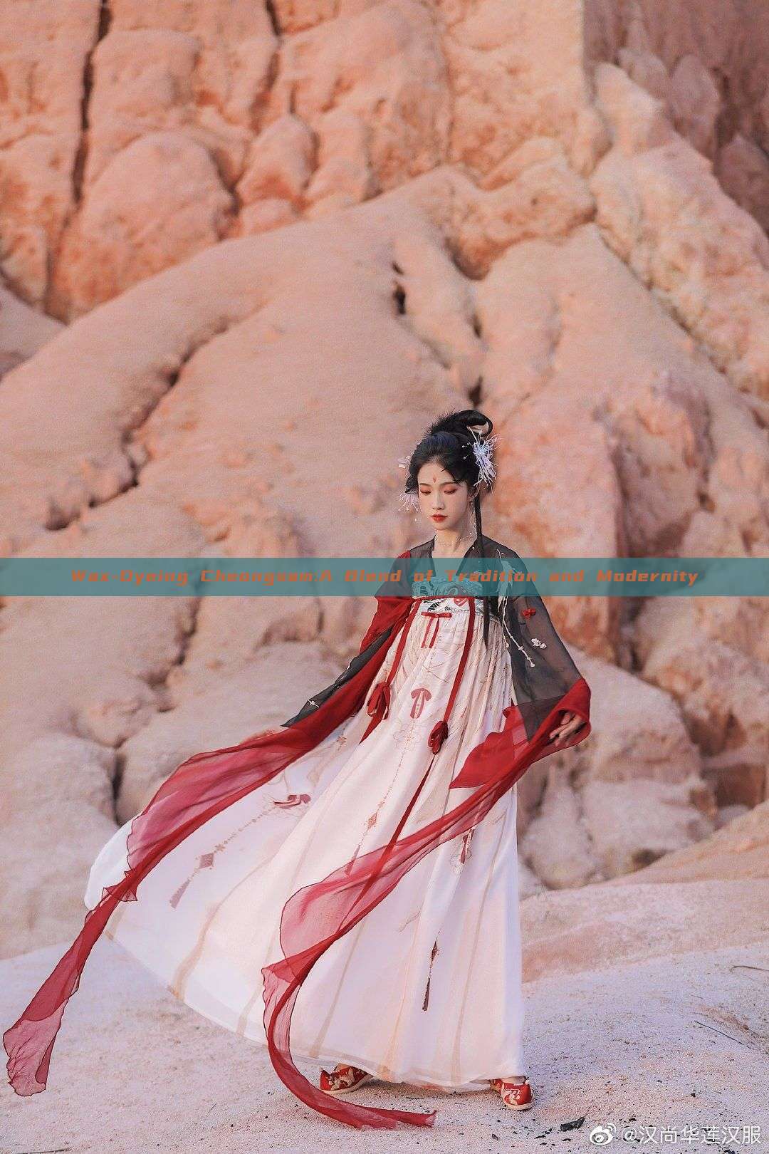 Wax-Dyeing Cheongsam:A Blend of Tradition and Modernity Wax-Dyeing Cheongsam:A Blend of Tradition and Modernity