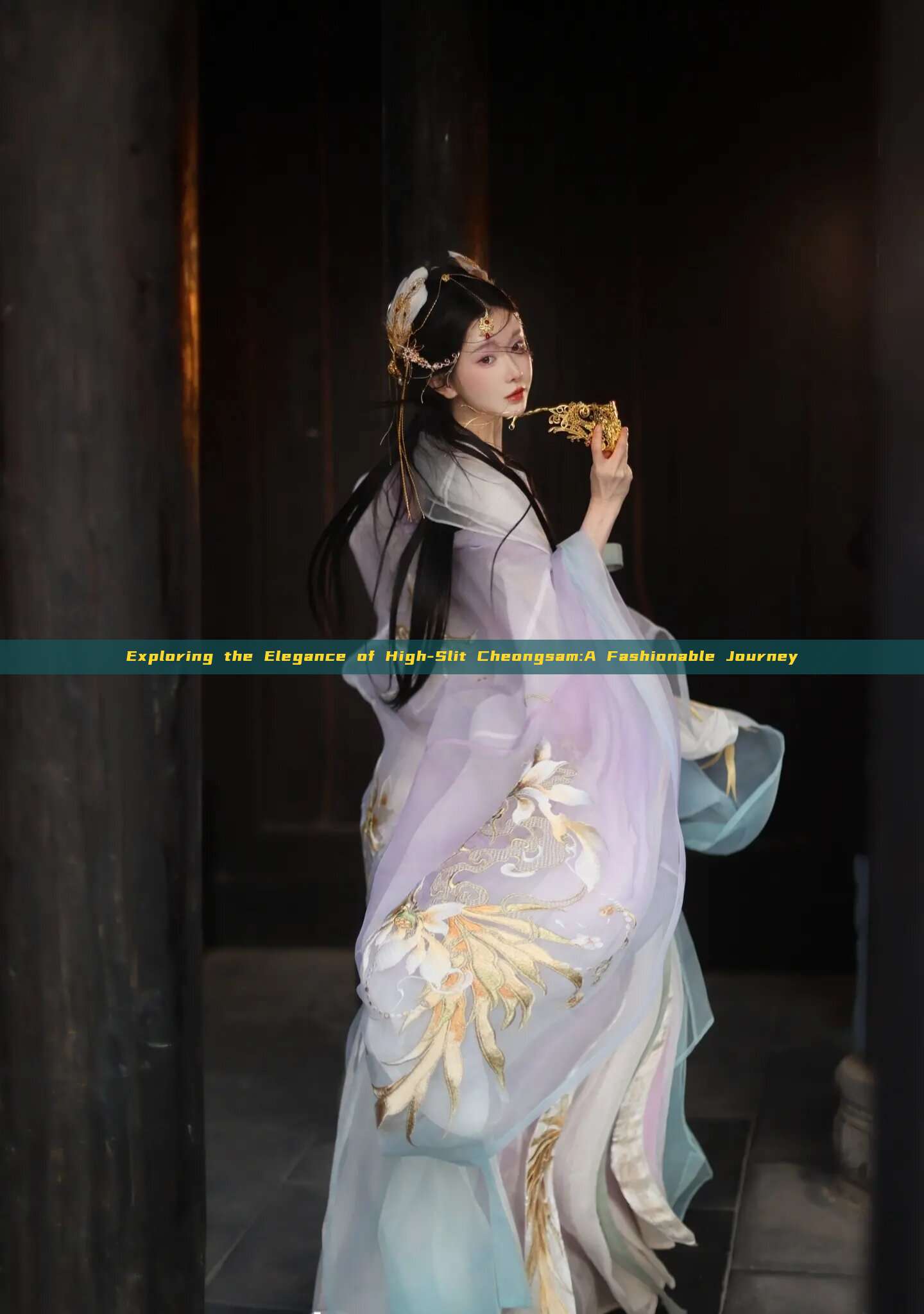 Exploring the Elegance of High-Slit Cheongsam:A Fashionable Journey Exploring the Elegance of High-Slit Cheongsam:A Fashionable Journey