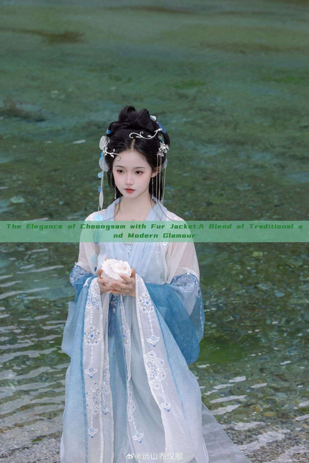 The Elegance of Cheongsam with Fur Jacket:A Blend of Traditional and Modern Glamour The Elegance of Cheongsam with Fur Jacket:A Blend of Traditional and Modern Glamour