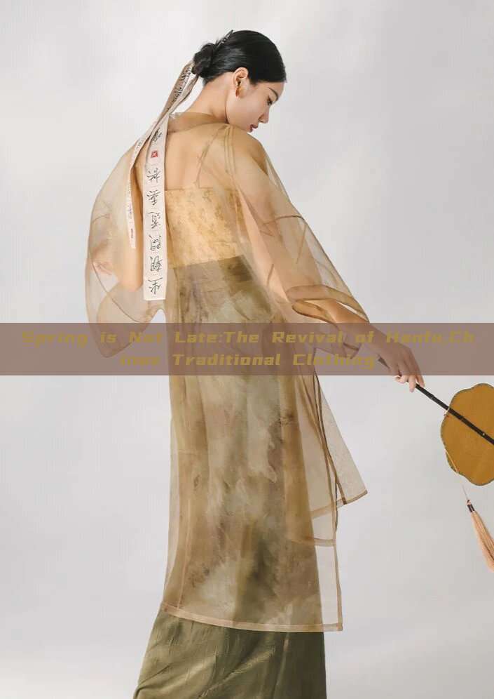 Spring is Not Late:The Revival of Hanfu,Chinas Traditional Clothing Spring is Not Late:The Revival of Hanfu,Chinas Traditional Clothing