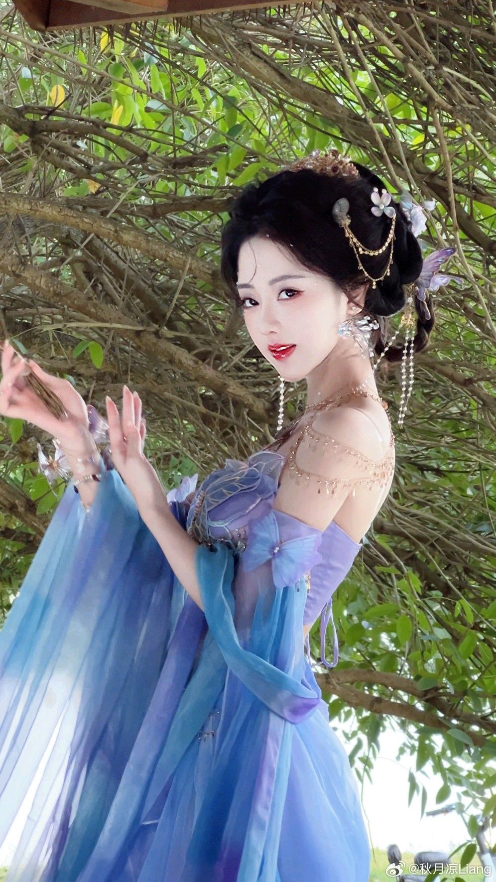 Exclusive 2024 Qipao Fashion:High-End Winter Styling with Elegant Body-Conscious Design