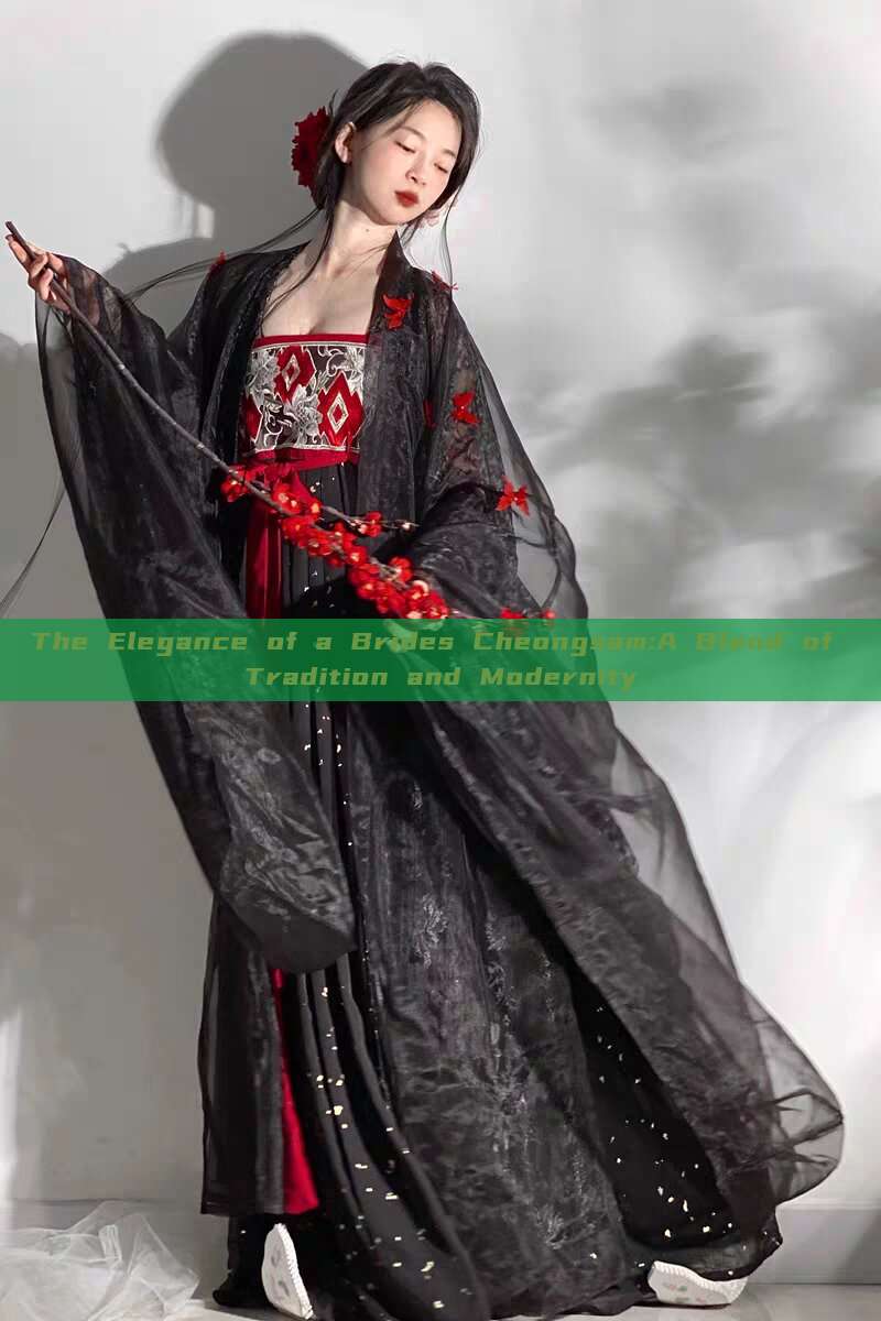 The Elegance of a Brides Cheongsam:A Blend of Tradition and Modernity The Elegance of a Brides Cheongsam:A Blend of Tradition and Modernity
