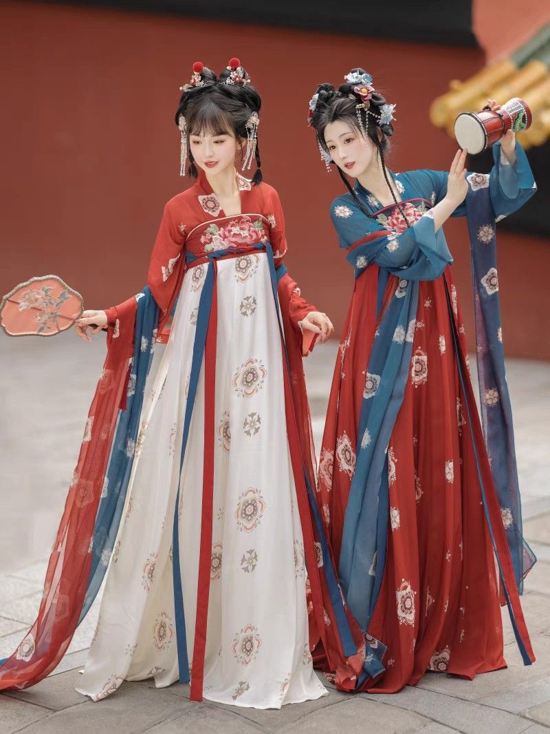 Embracing the Splendor:A Red,Large-Size Cheongsam Journey Embracing the Splendor:A Red,Large-Size Cheongsam Journey