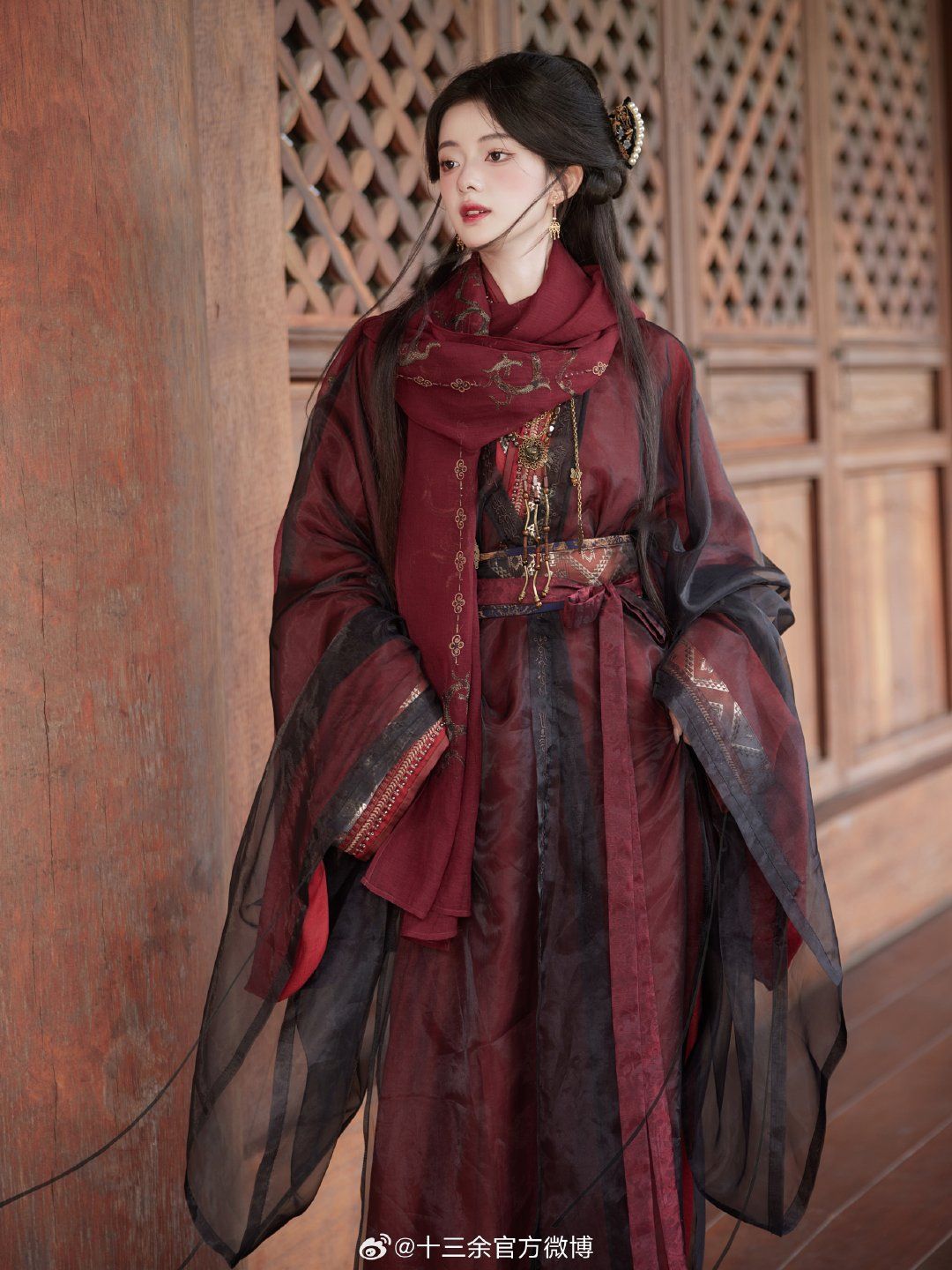 Innovating the Zip-Up Horseface Skirt:A Modern Perspective on Traditional Elegance Innovating the Zip-Up Horseface Skirt:A Modern Perspective on Traditional Elegance