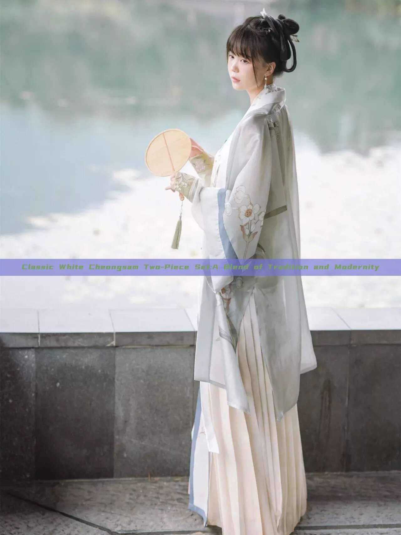 Classic White Cheongsam Two-Piece Set:A Blend of Tradition and Modernity Classic White Cheongsam Two-Piece Set:A Blend of Tradition and Modernity