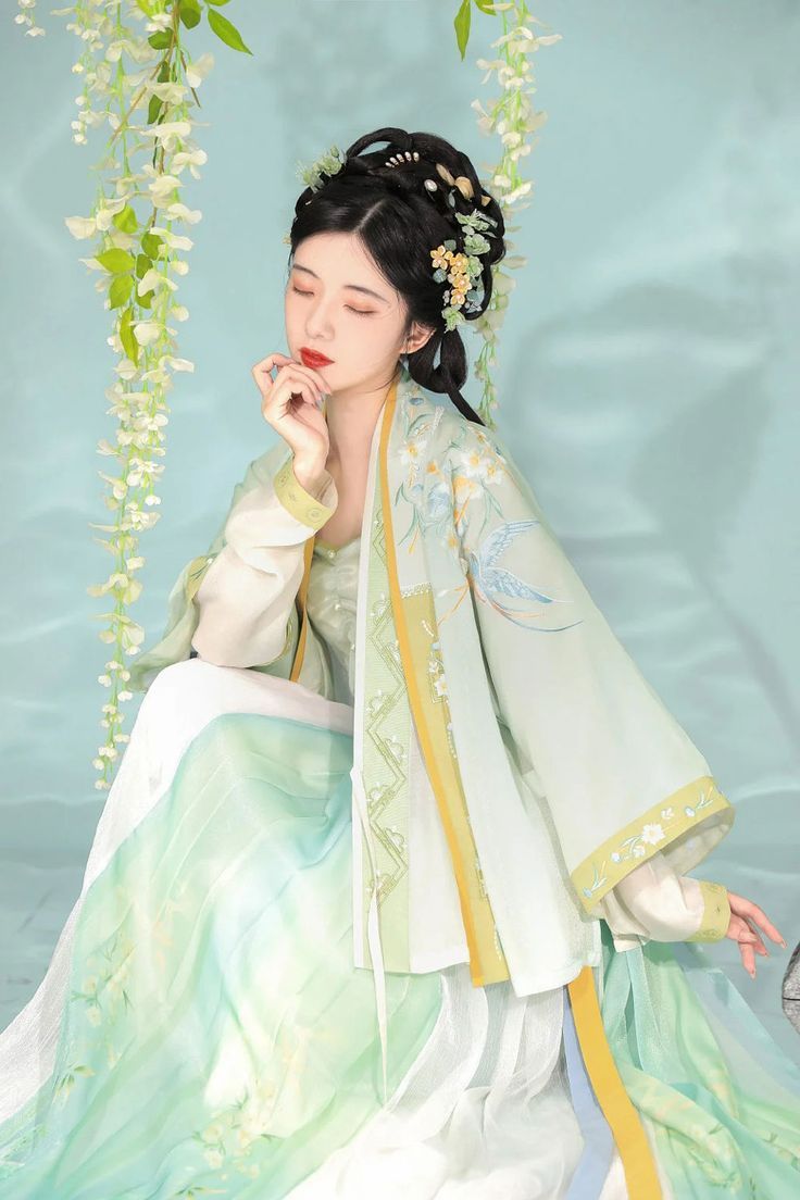 Bamboo Living:The Cultural Journey of Hanfu Fashion in the Distance of Ten Li Bamboo Living:The Cultural Journey of Hanfu Fashion in the Distance of Ten Li