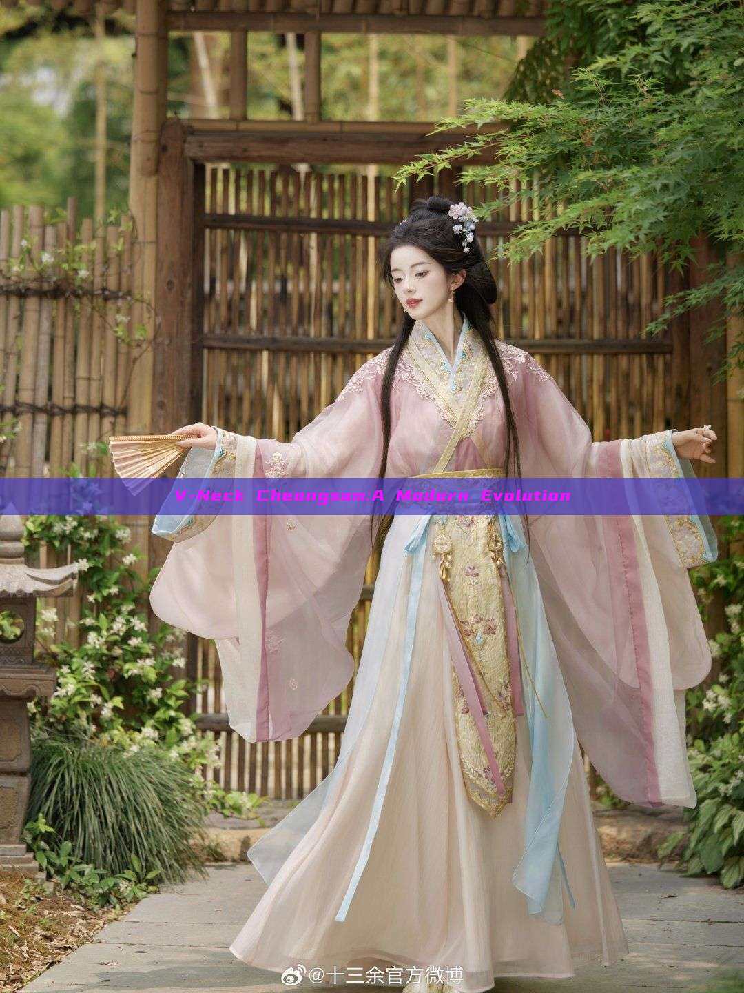 V-Neck Cheongsam:A Modern Evolution V-Neck Cheongsam:A Modern Evolution