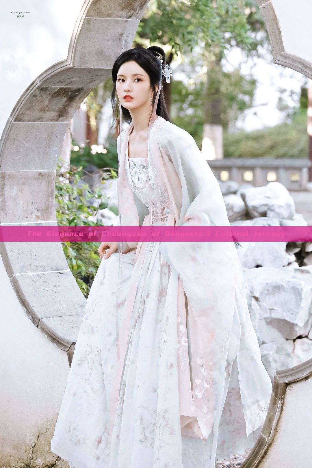The Elegance of Cheongsam at Banquets:A Cultural Journey The Elegance of Cheongsam at Banquets:A Cultural Journey