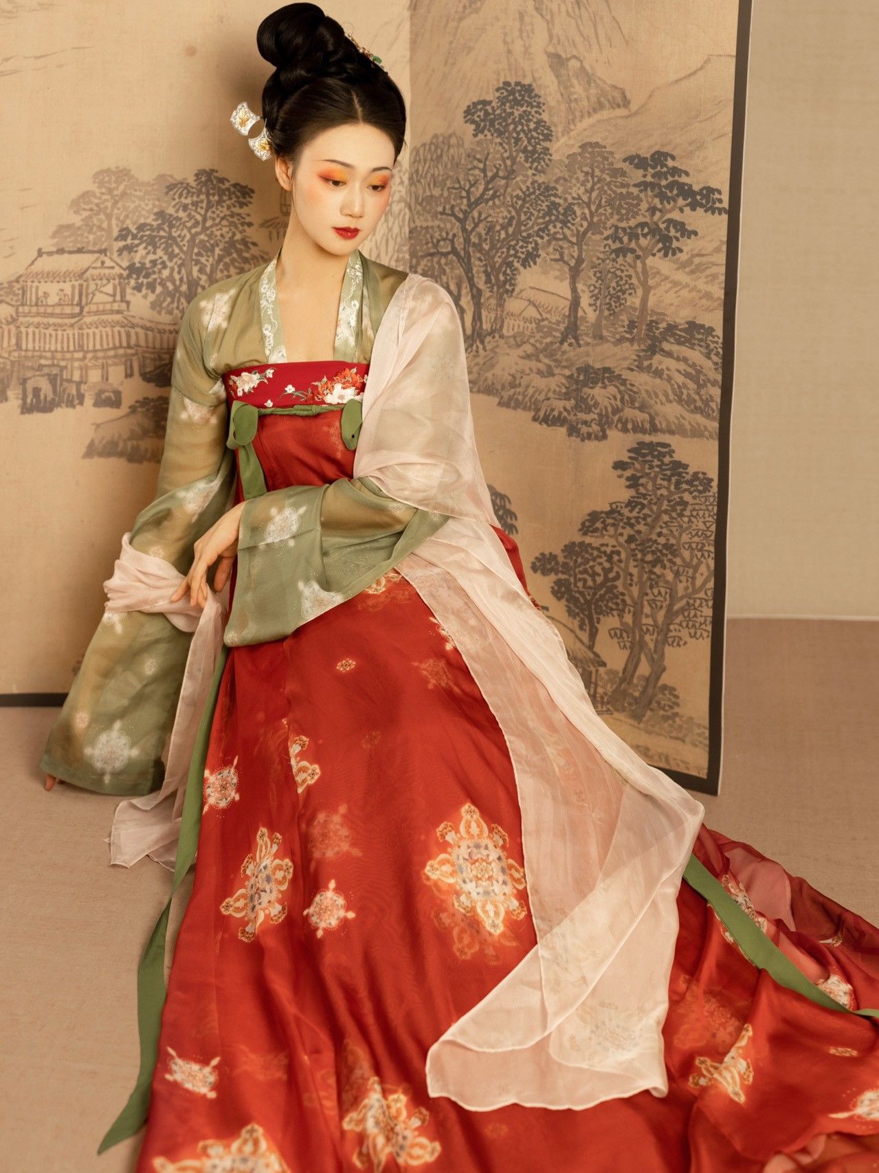 Innovating the Classic Cheongsam with Modern Xiangyunsha Silk Innovating the Classic Cheongsam with Modern Xiangyunsha Silk