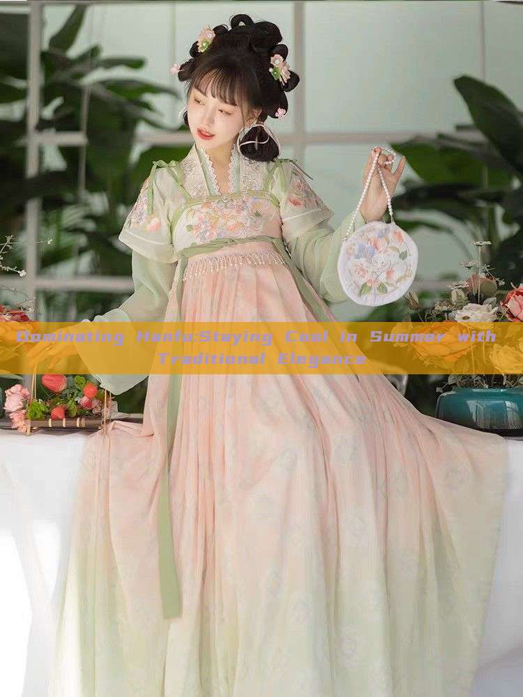 Dominating Hanfu:Staying Cool in Summer with Traditional Elegance