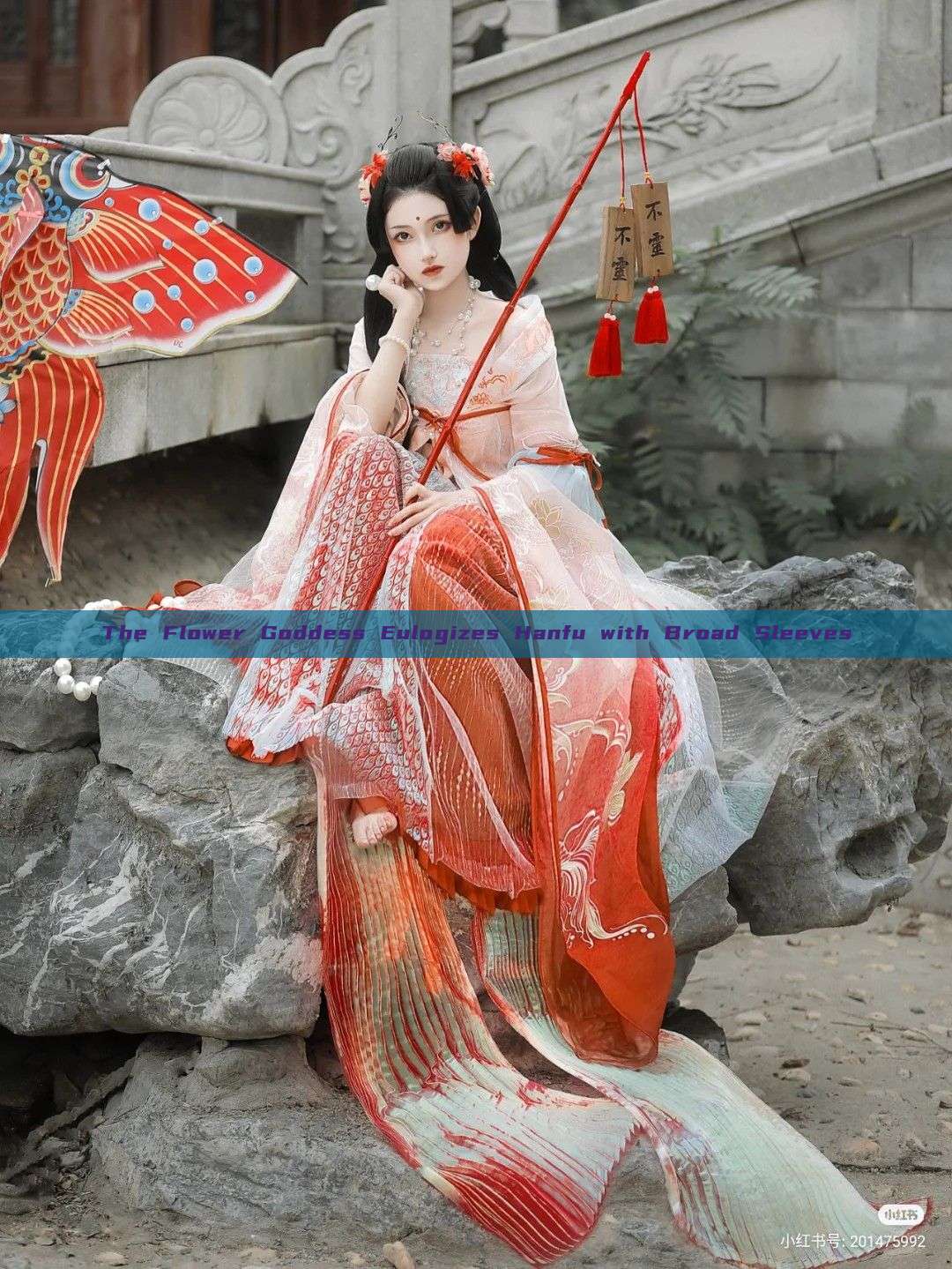 The Flower Goddess Eulogizes Hanfu with Broad Sleeves