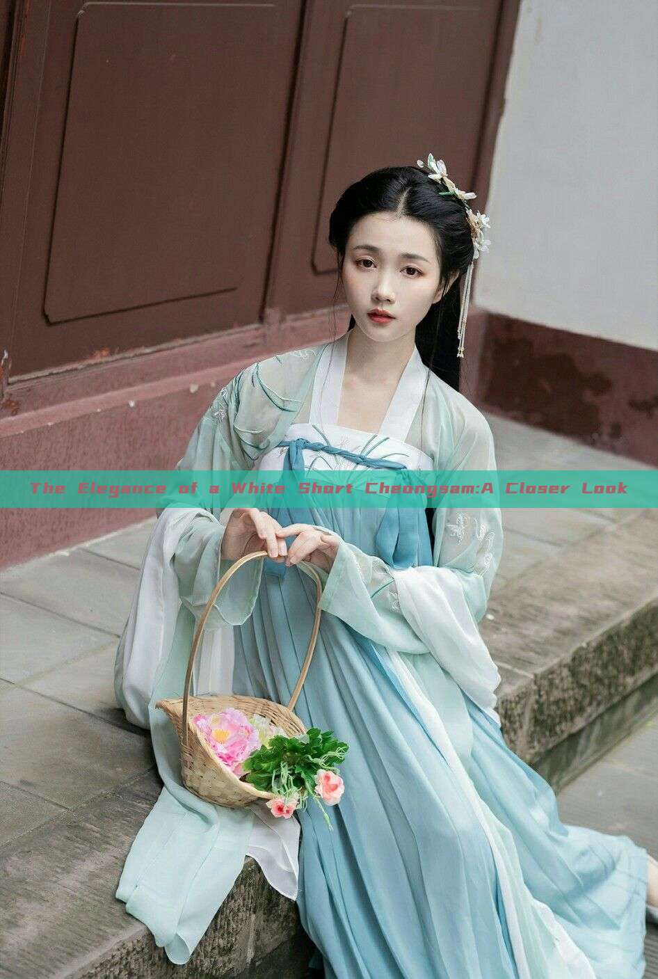 The Elegance of a White Short Cheongsam:A Closer Look The Elegance of a White Short Cheongsam:A Closer Look