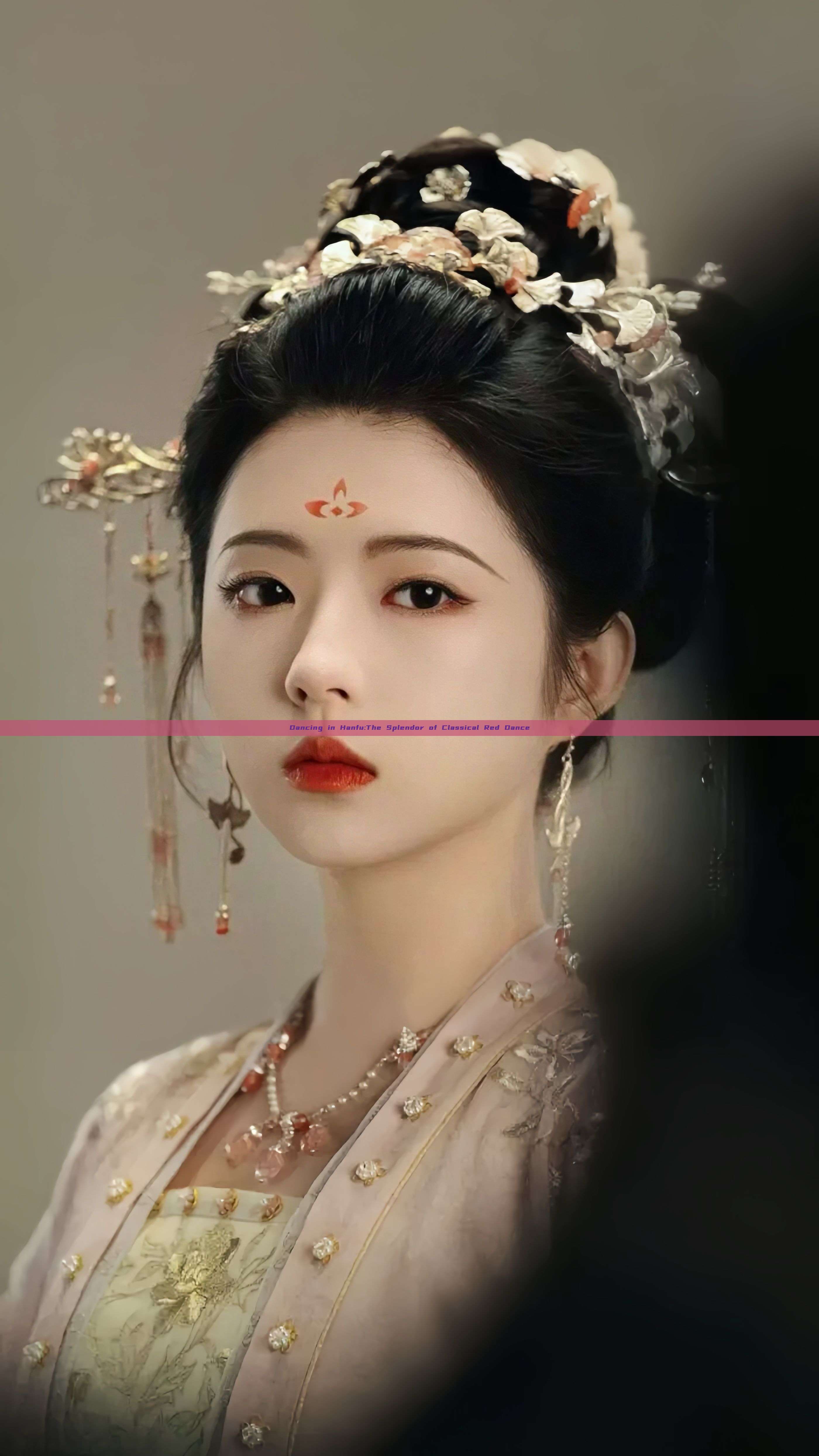 Dancing in Hanfu:The Splendor of Classical Red Dance Dancing in Hanfu:The Splendor of Classical Red Dance