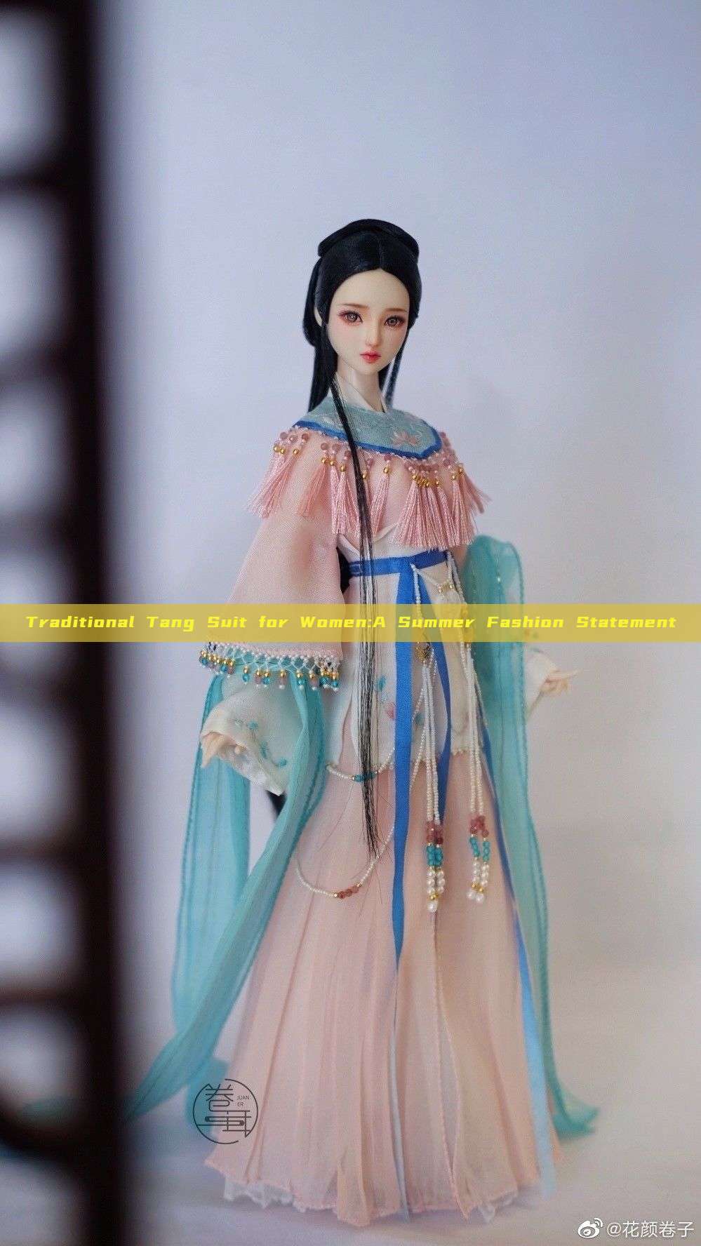 Traditional Tang Suit for Women:A Summer Fashion Statement