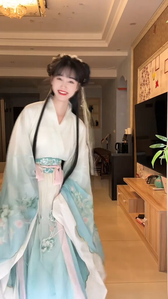 Plus-Size Hanfu Fashion for Curvier Girls:Embracing Traditional Elegance Plus-Size Hanfu Fashion for Curvier Girls:Embracing Traditional Elegance