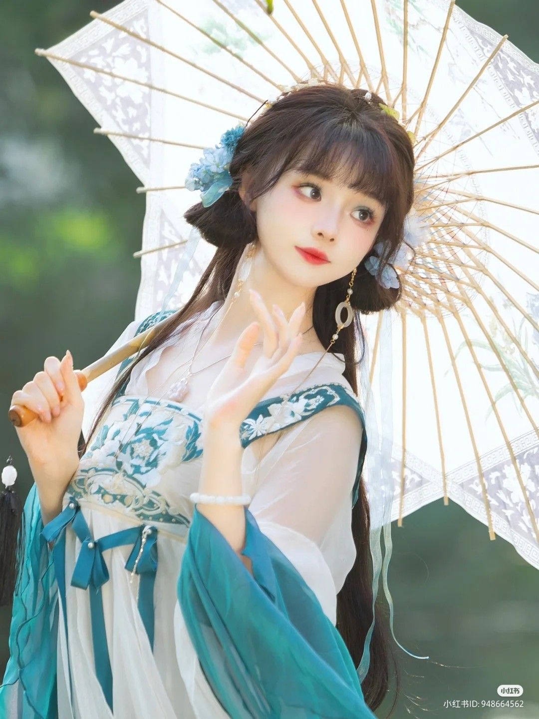 The Complete Guide to Stylish and Dominating Hanfu Headwear for Fairy-like Women