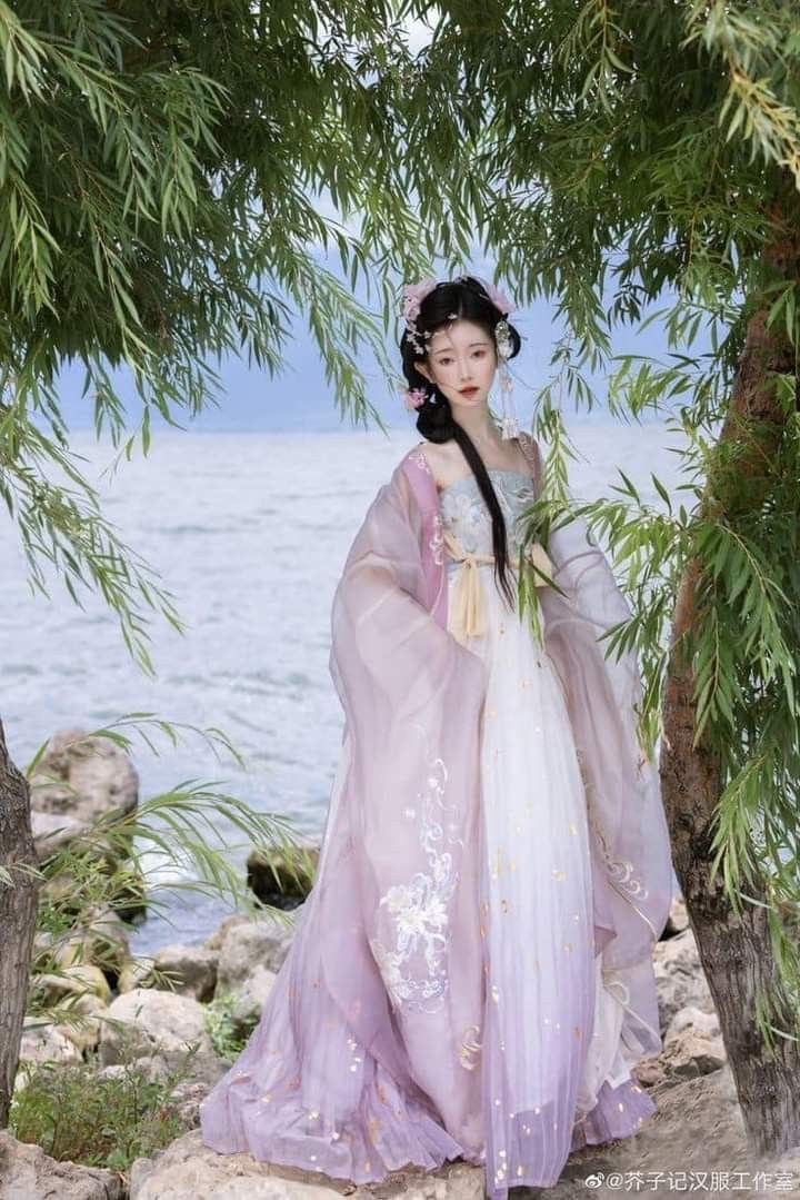 Designing a 20cm Hanfu Doll Clothes:The Art of Miniature Fashion