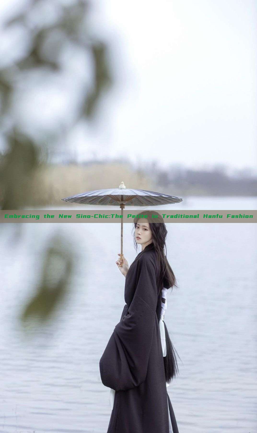 Embracing the New Sino-Chic:The Petite in Traditional Hanfu Fashion