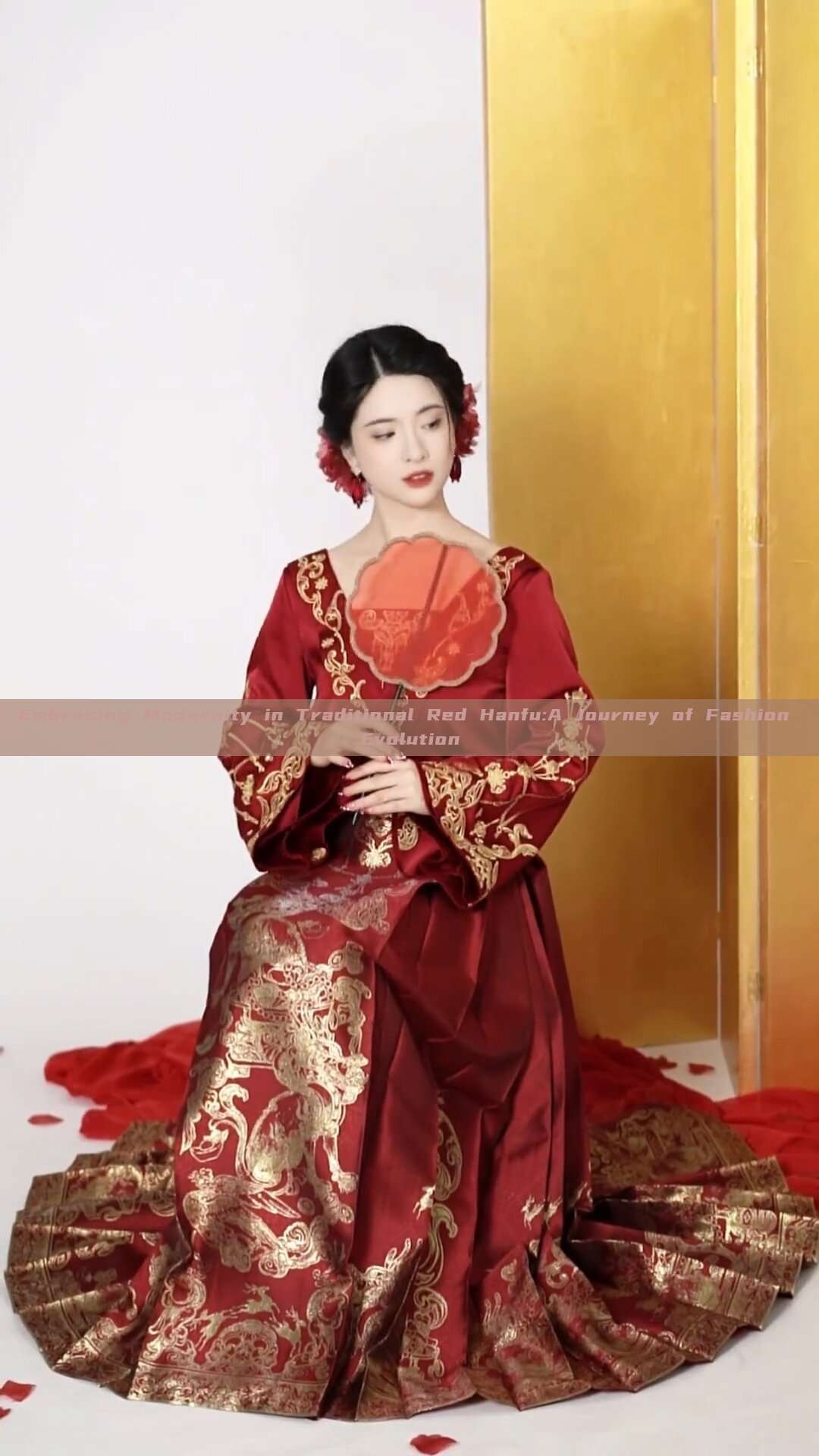Embracing Modernity in Traditional Red Hanfu:A Journey of Fashion Evolution Embracing Modernity in Traditional Red Hanfu:A Journey of Fashion Evolution