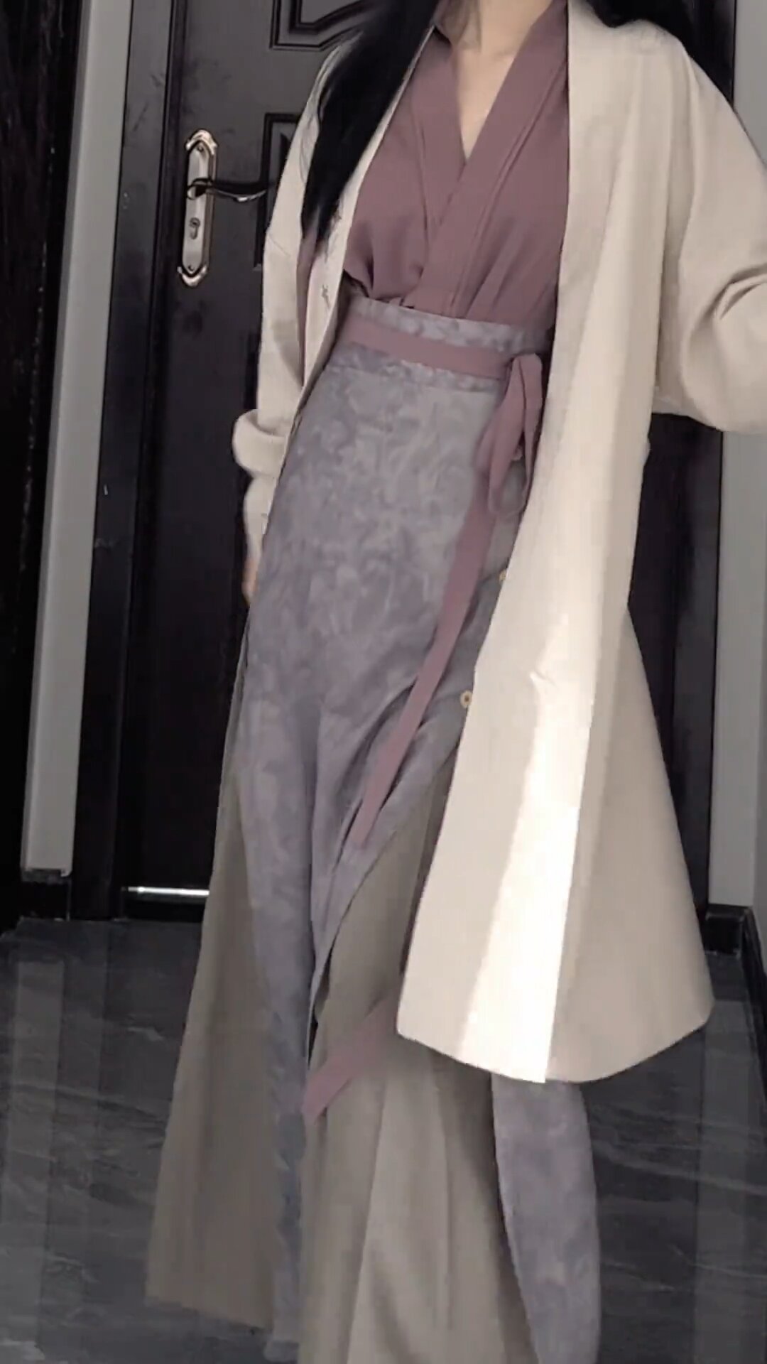 Embracing Modernity in Traditional Cheongsam:The Youths Perspective on Qipao Evolution