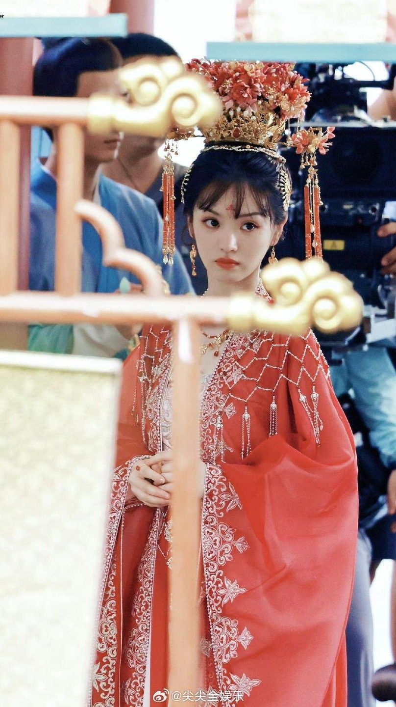 Cheongsam Photo Props:A Guide to Capturing Traditional Elegance