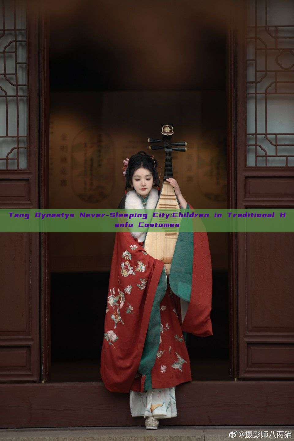 Tang Dynastys Never-Sleeping City:Children in Traditional Hanfu Costumes