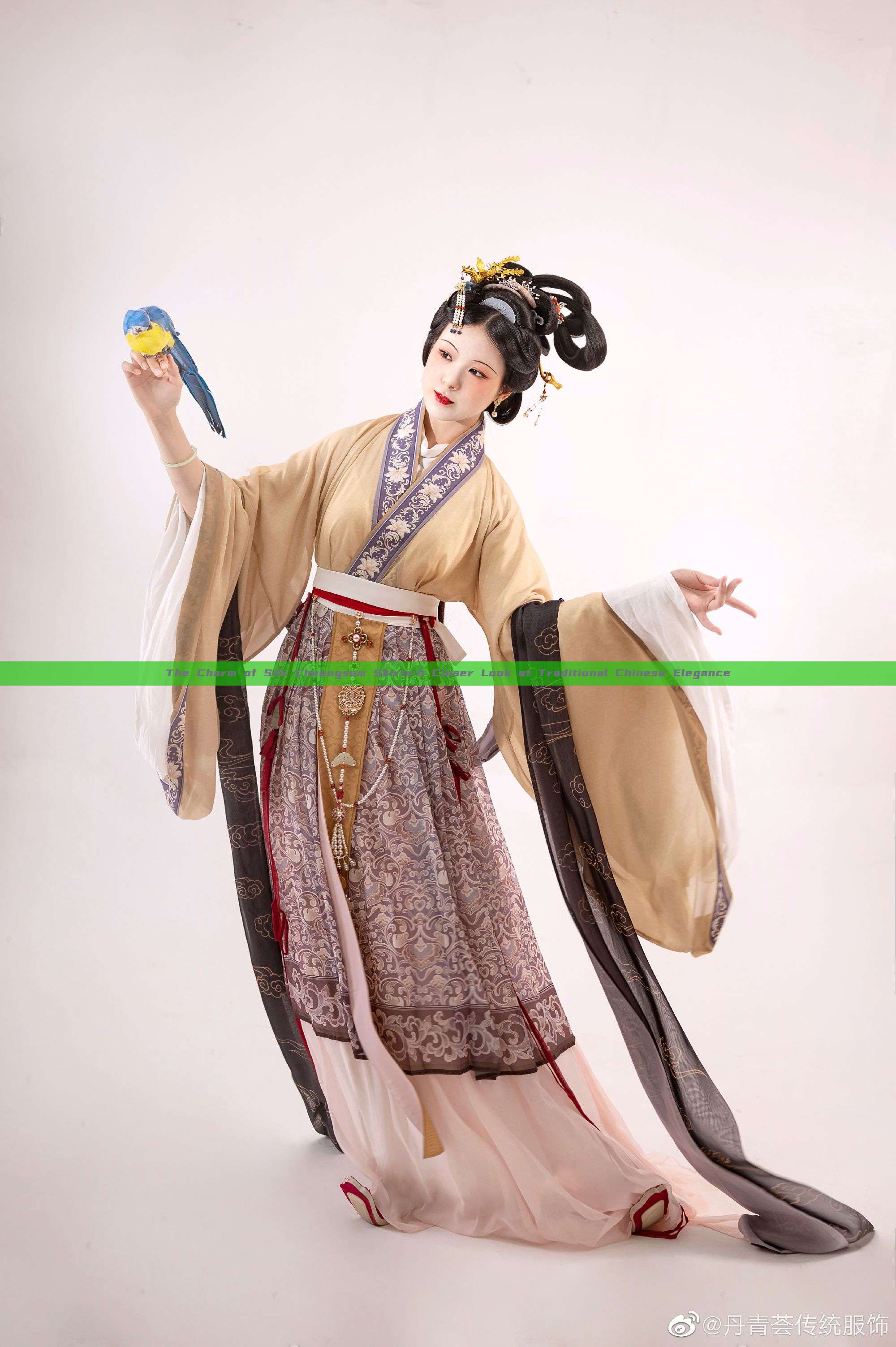 The Charm of Silk Cheongsam Skirts:A Closer Look at Traditional Chinese Elegance