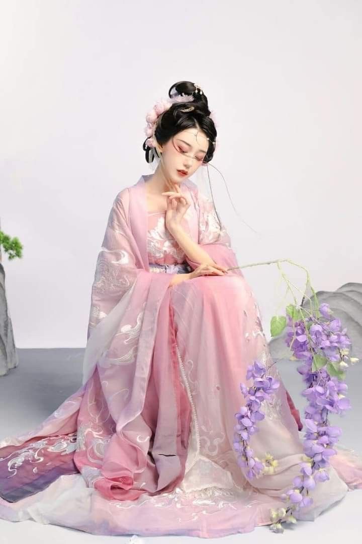 The Enchantment of Fish-Tail Cheongsam Skirt and its Mermaid-like Elegance