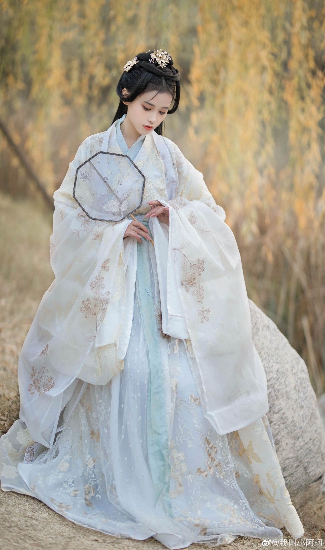 Modernizing the Traditional Horseface Skirt with Innovative Jacket Design Elements