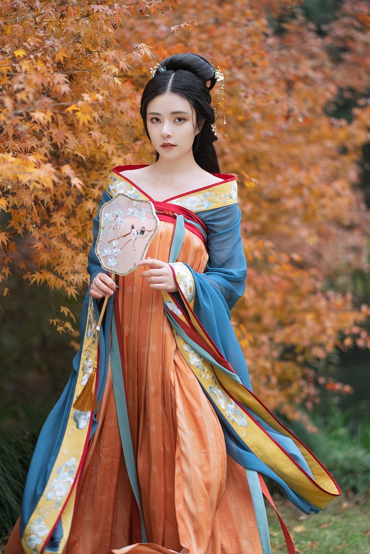 Traditional Hanfu Headdress:The Splendor of Hairpins and Phoenix Crowns Traditional Hanfu Headdress:The Splendor of Hairpins and Phoenix Crowns
